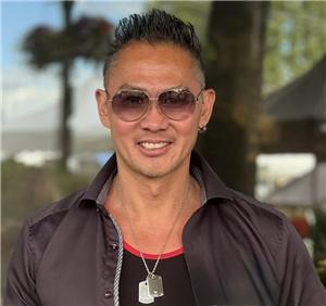 Dennet "The Cat Guy" Lee 的候选人照片